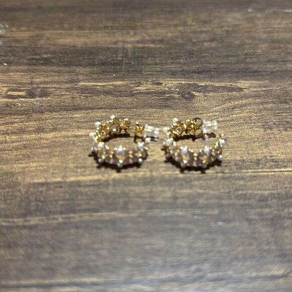 Elegant 14K Gold Plated Pearl Floral Hoop Earrings - Picture 14 of 16